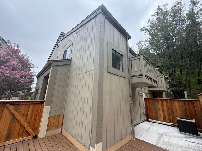 Building Photo - LARGE TWO BEDROOM TWO AND HALF BATH, QUAIL...