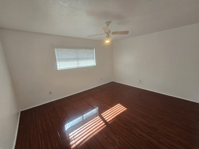 Building Photo - 8071 Meadow Park Dr