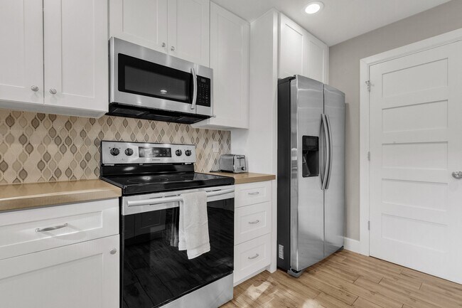 Building Photo - 6165 N Granite Reef Rd