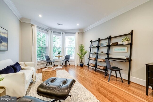 Building Photo - 910 Powhatan St