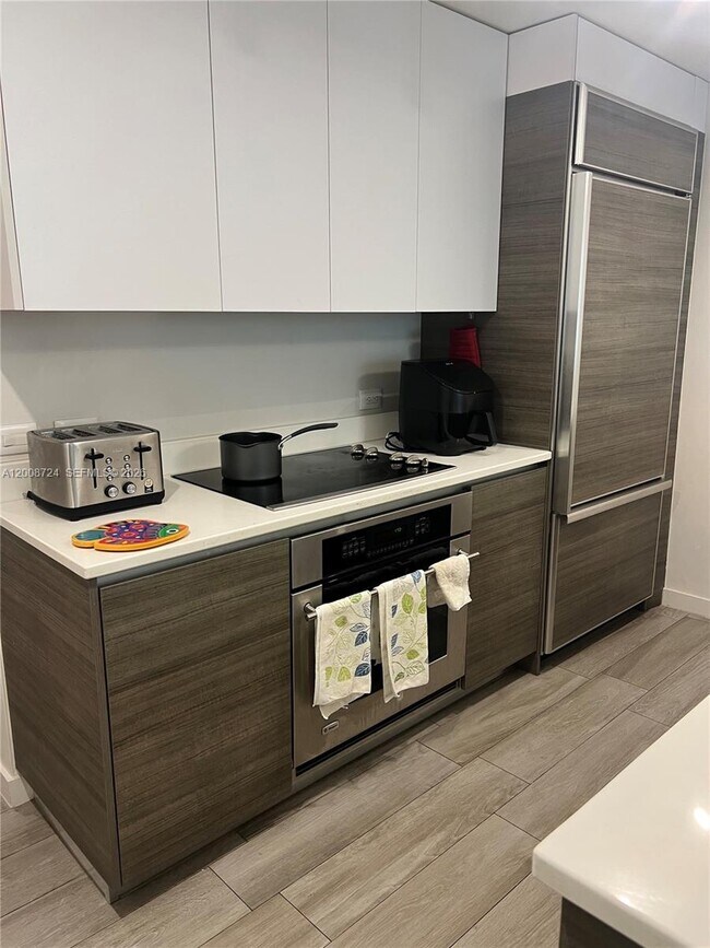 Building Photo - 1100 S Miami Ave