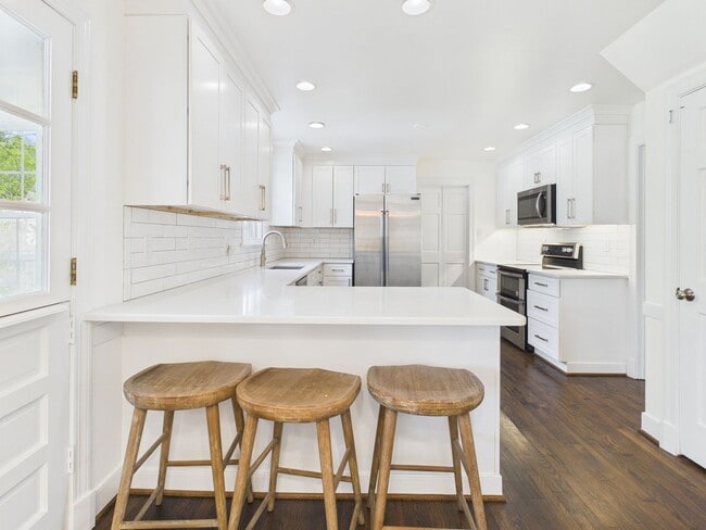 Building Photo - 1602 Harborough Rd