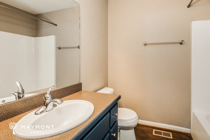 Building Photo - 694 S Hillcrest Rd