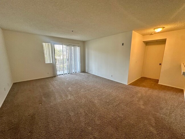 Building Photo - Spacious Two Bedroom Two Bath Condo near SDSU!!