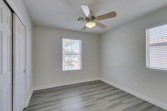 Building Photo - NEWLY UPDATED 4 BEDROOM HOME IN THE SOUTHWEST