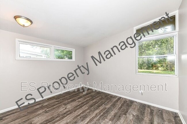 Building Photo - 1631 Elmhurst Dr