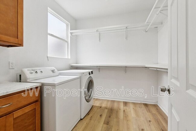 Building Photo - 3701 Derbigny St