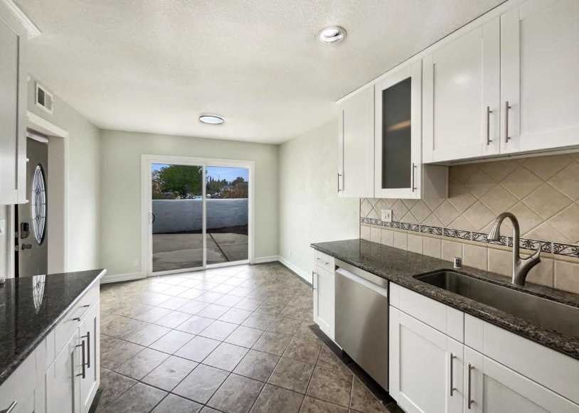Building Photo - 883 Calle De Verde