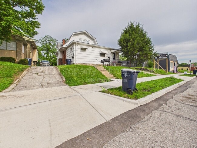 Building Photo - 6921 Prospect Ave