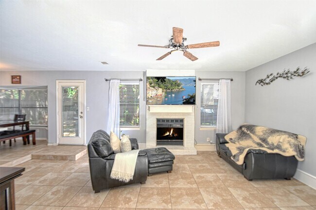 Building Photo - 17 S High Oaks Cir