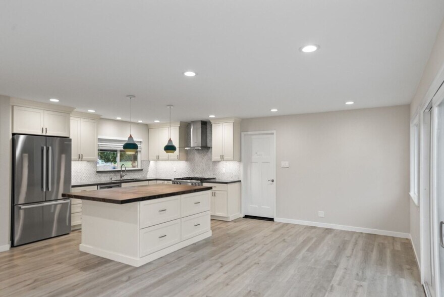 Building Photo - 692 Pomeroy Ave