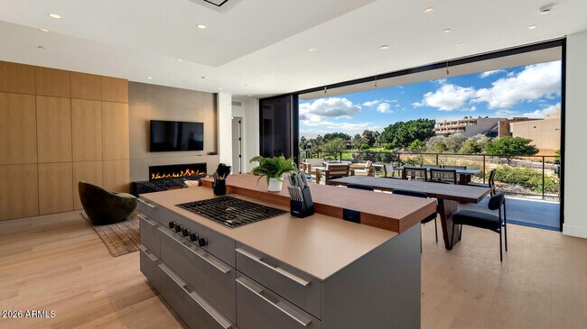 Building Photo - 6302 E Camelback Rd