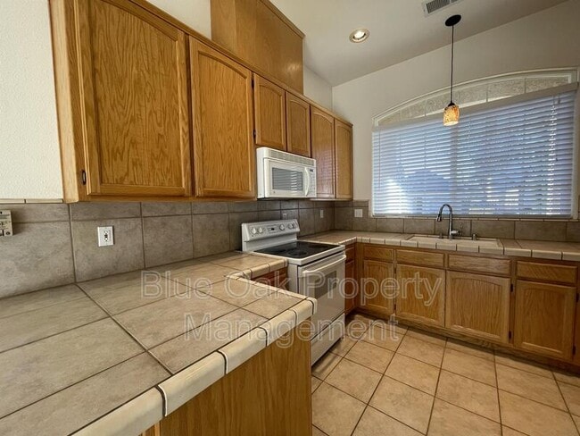 Building Photo - 1877 Devonshire Dr