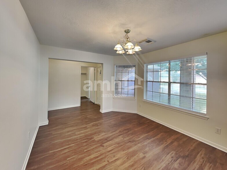 Building Photo - 2750 Hidden Spring Falls Dr