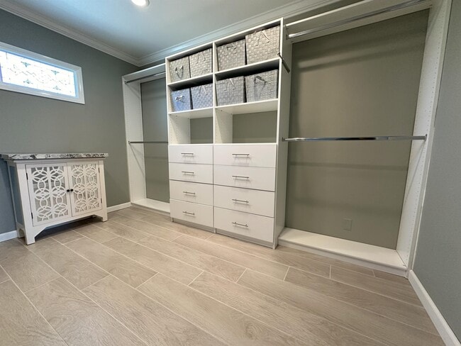 Building Photo - 10462 Sierra Cir