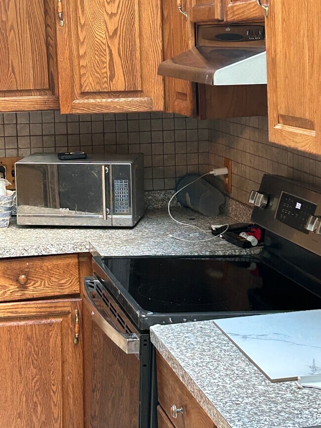 Building Photo - 2119 Maple Ave