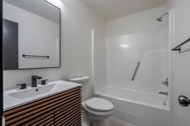 Building Photo - 1545 Springwood Dr SE