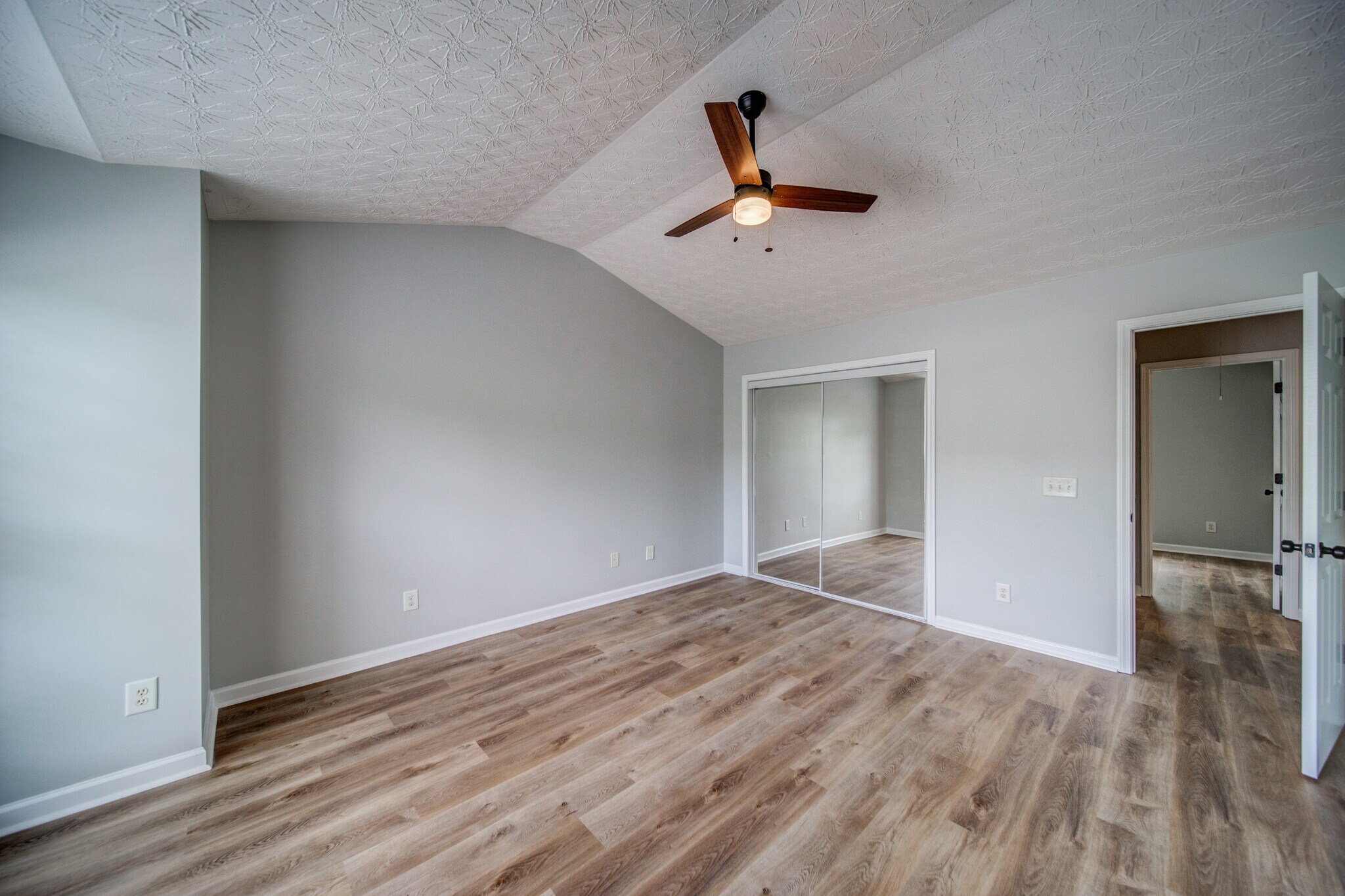 Building Photo - 211 Pearl Chambers Dr