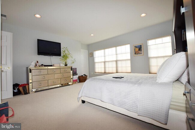 Building Photo - 19267 Winmeade Dr