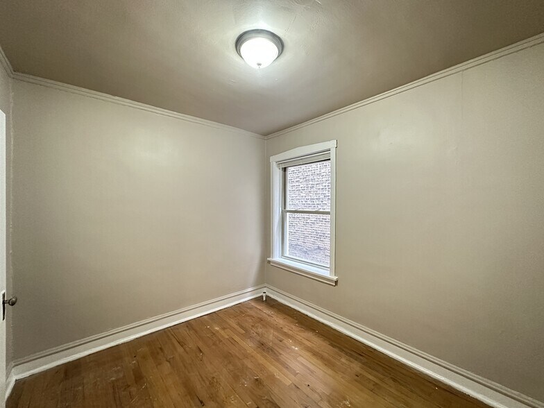 Building Photo - 4027 W Melrose St