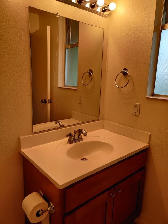 Building Photo - Great Lake Sammamish condo