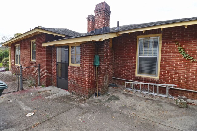 Building Photo - 3 Bedroom, 1 Bathroom Bungalow in Cottonto...