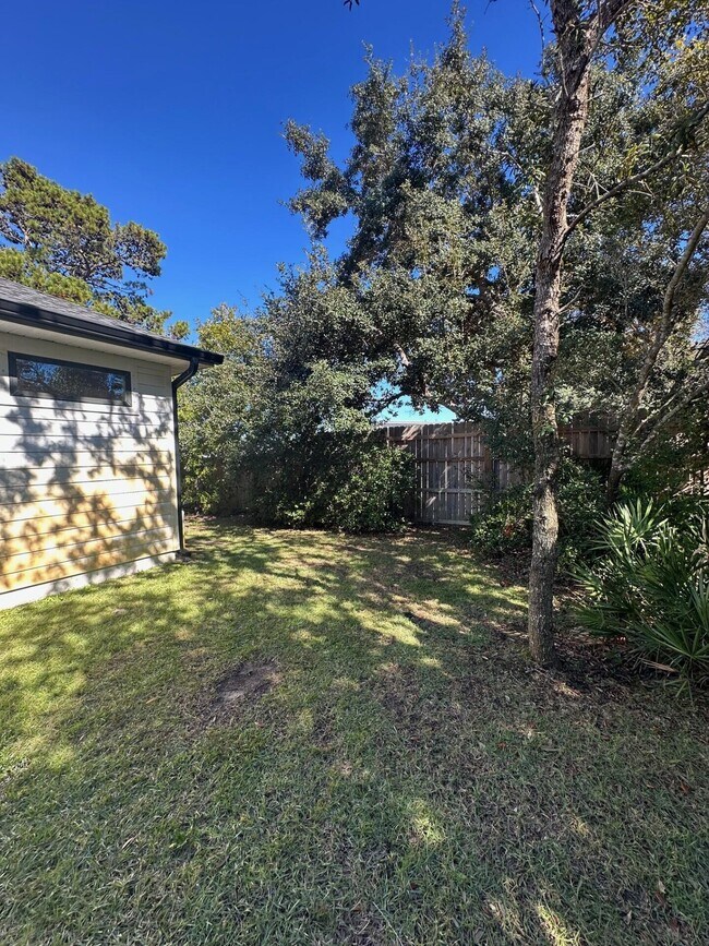 Building Photo - 4819 Whitewood Rd