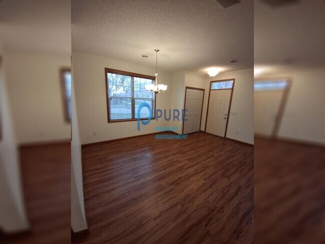 Building Photo - Warm and inviting Woodbury Townhouse! 3 br...