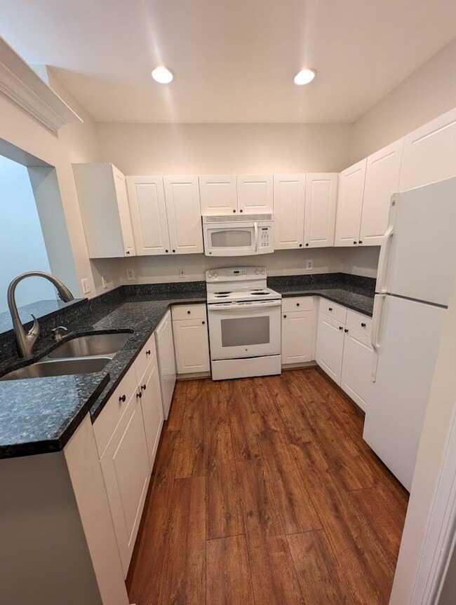 Building Photo - Palazzo at Park Center Top floor 2 bedroom...