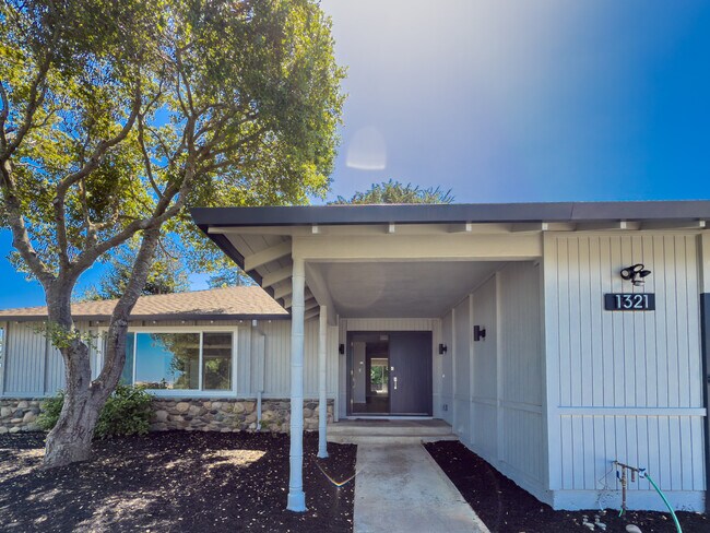 Building Photo - 1321 Lasuen Dr