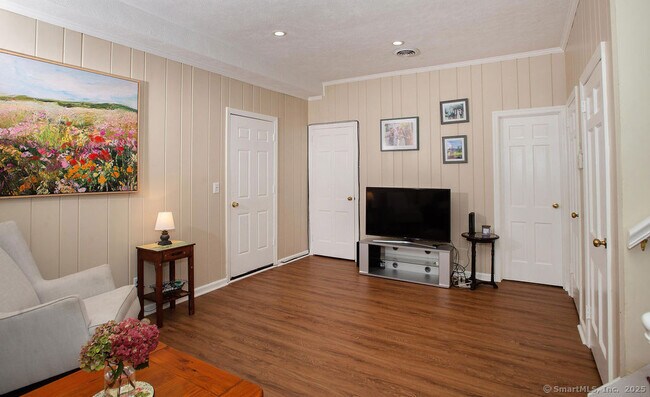 Building Photo - 39 Whiffle Tree Ln