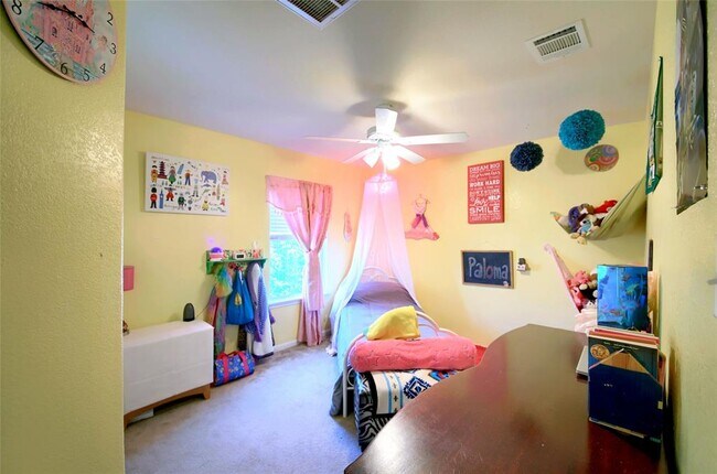 Building Photo - 5501 Bradford Pear Ln