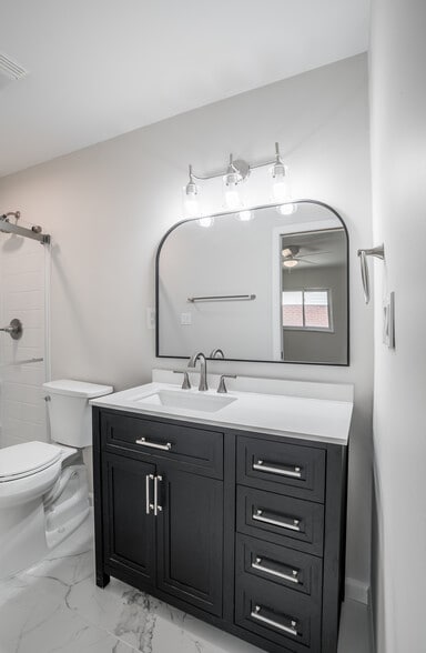 Building Photo - 405 Joellen Pl