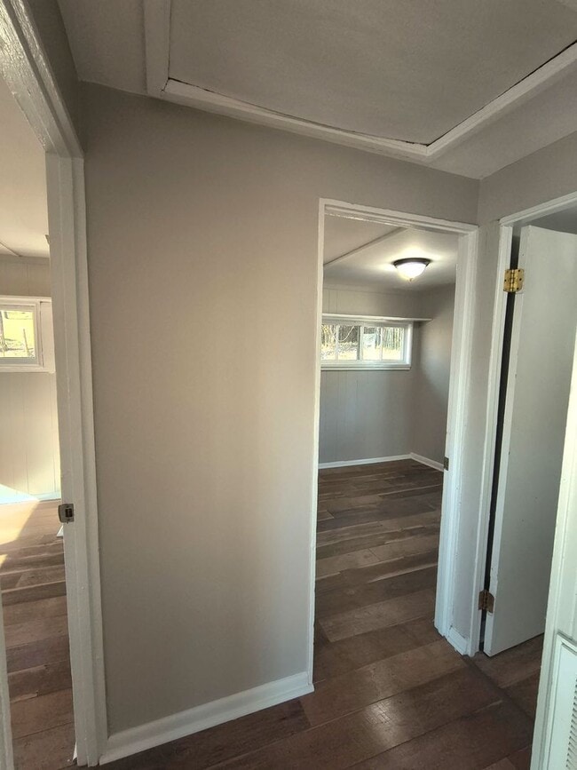 Building Photo - Updated 2br/1ba Oak Ridge bungalow