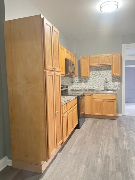 Kitchen - 1807 Market St