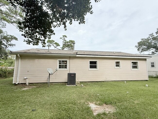 Building Photo - Charming 3-Bedroom Home + Bonus Room