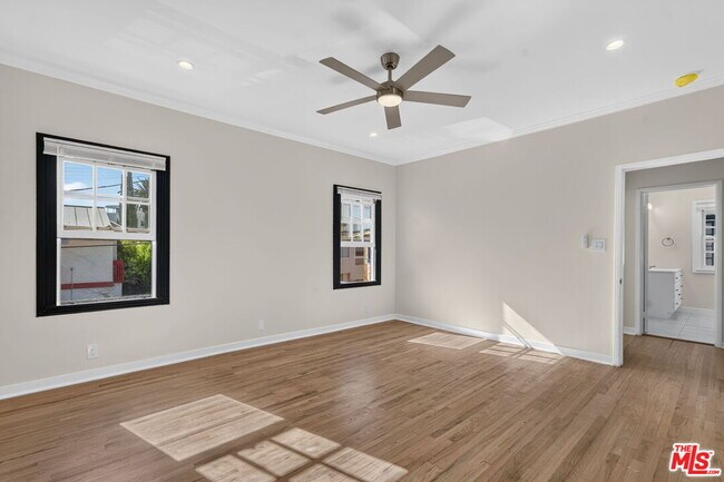 Building Photo - 215 S Gale Dr