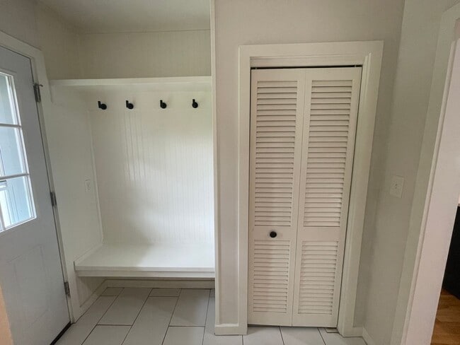 Building Photo - Charming Bungalow