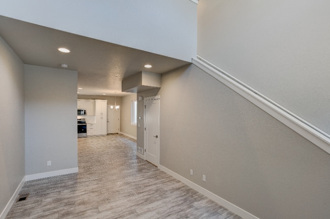 Building Photo - 829 Cherokee Dr