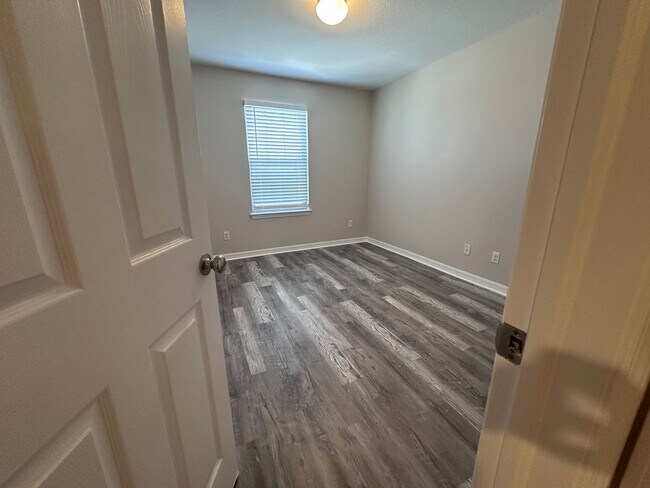 Building Photo - 6307 Pin Cherry Pl