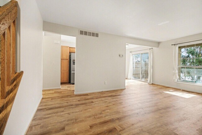 Building Photo - 125 Commons Cir