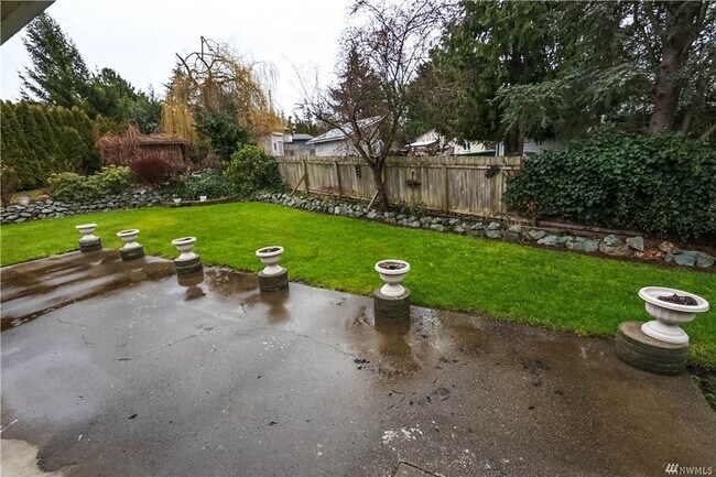 Building Photo - Very Nice Rambler In Quiet Cul de sac with Garage