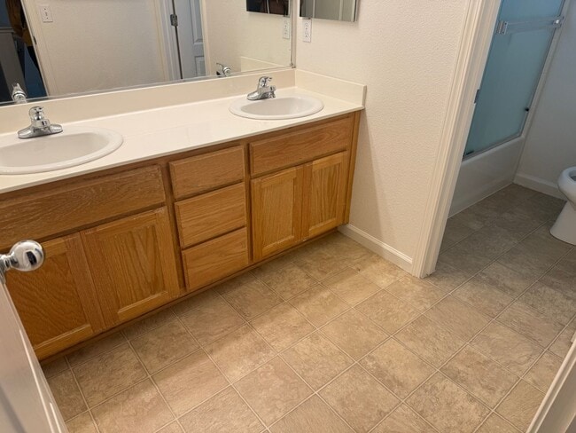 Building Photo - 2519 Withrow Ln