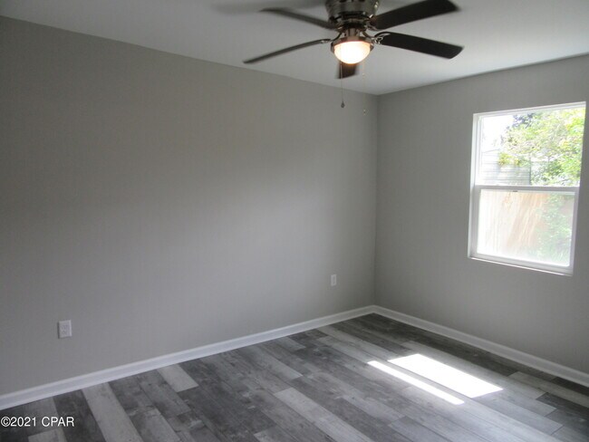 Building Photo - 9823 Clarence St