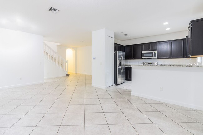 Building Photo - 9596 Town Parc Cir S