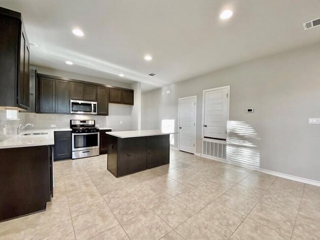 Building Photo - 2309 Pecan Island Dr