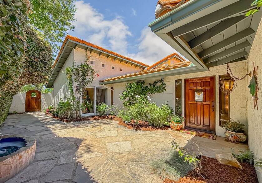 Building Photo - 2350 Leeward Cir