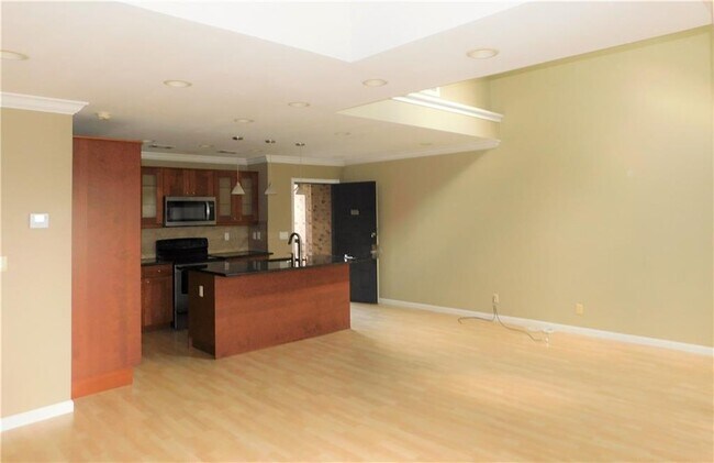 Building Photo - 8888 Tallwood Dr