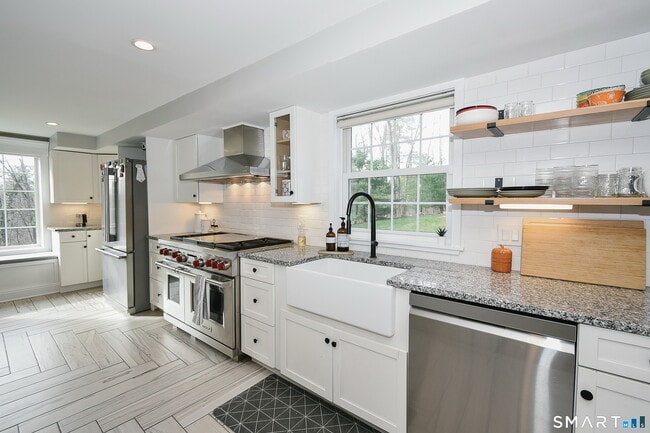 Building Photo - 50 1/2 Mountain Spring Rd