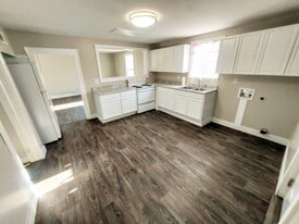 Building Photo - 1730 Park St